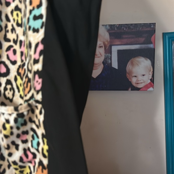 White Cross scrub top V-neck stretch sides, Warren gently - Picture 2 of 3